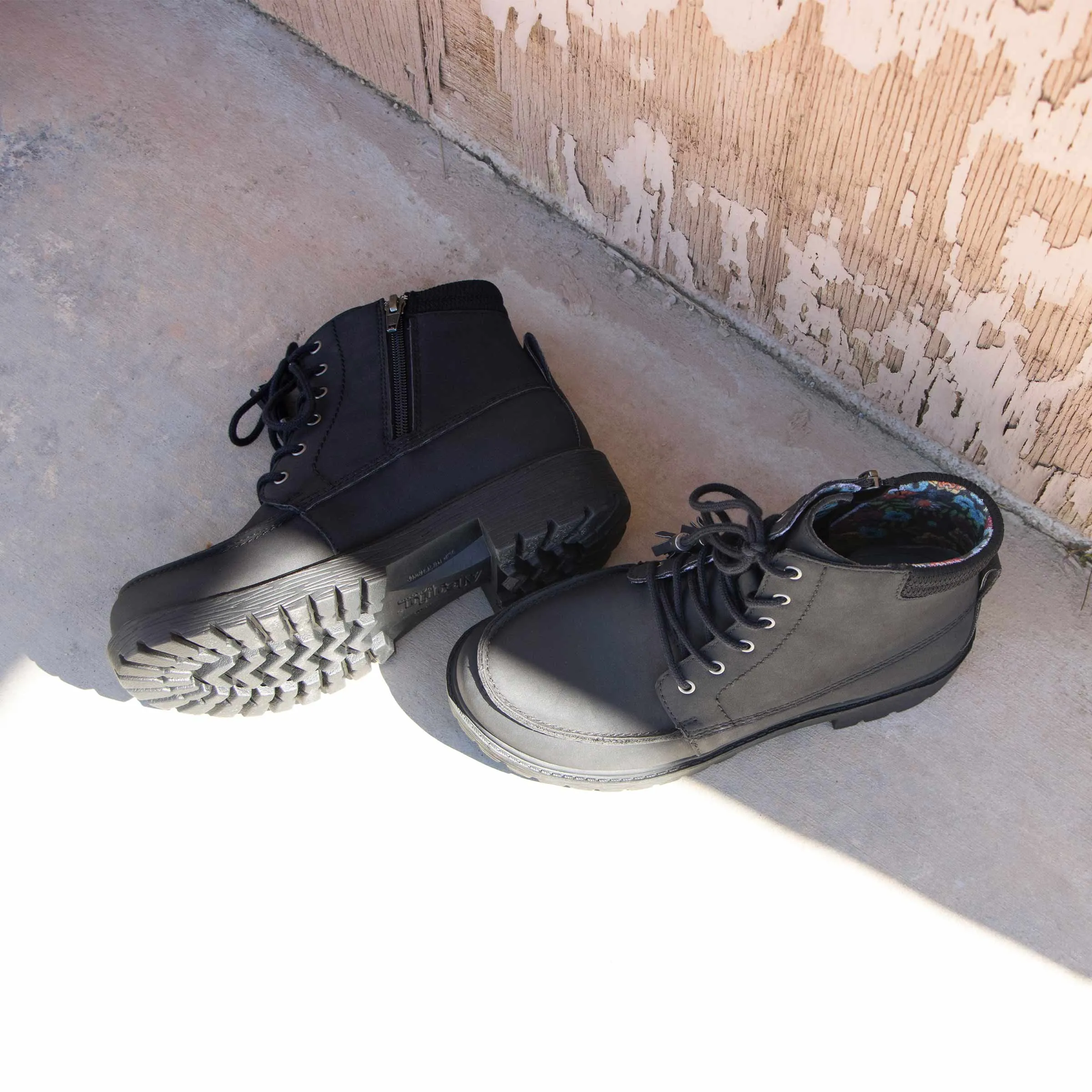 Chevon Relaxed Tar Boot