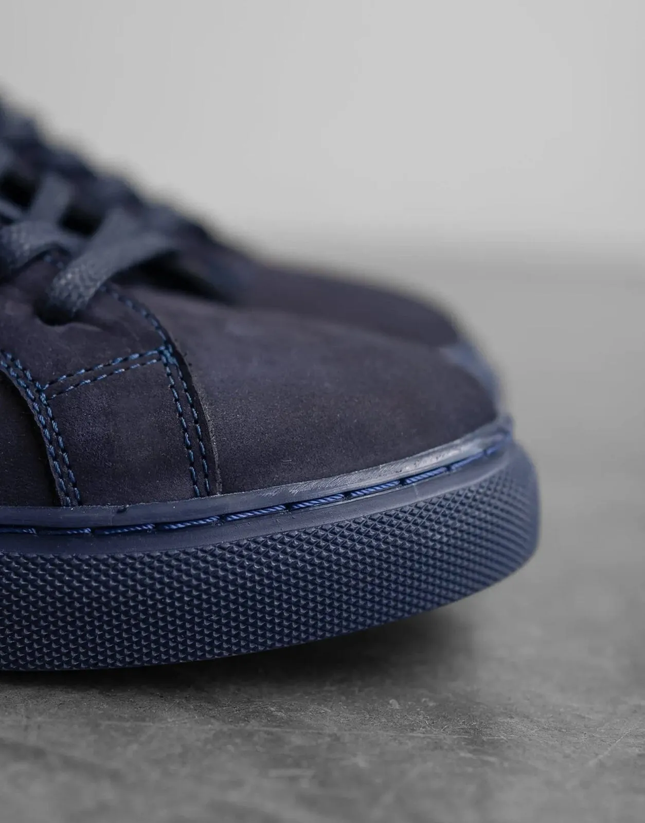 Fade Essential Navy Sneakers