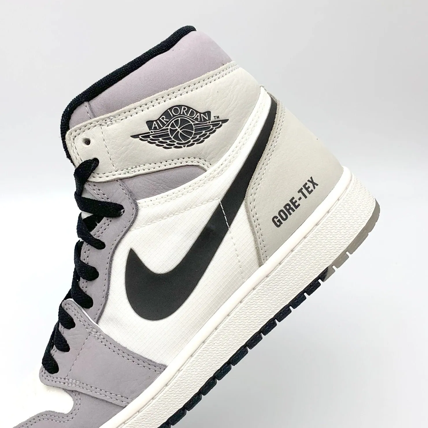 Jordan 1 High Light Bone Gortex