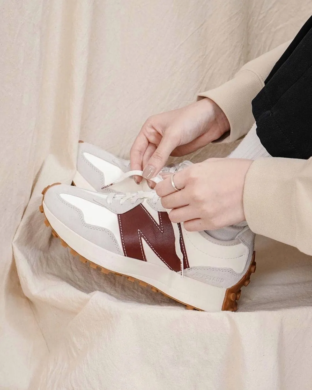 New Balance 327 White Brown