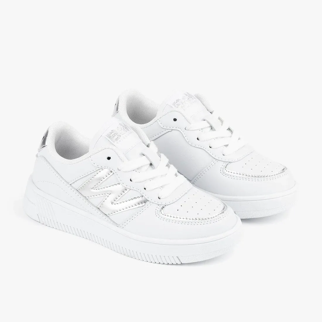 White metallized basic sneaker with silver detail