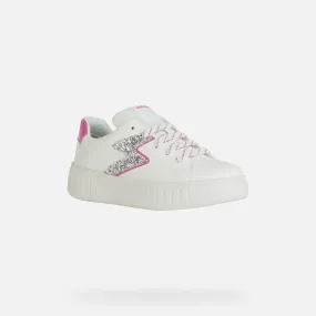 White/fuschia sneaker with a casual streetwear design